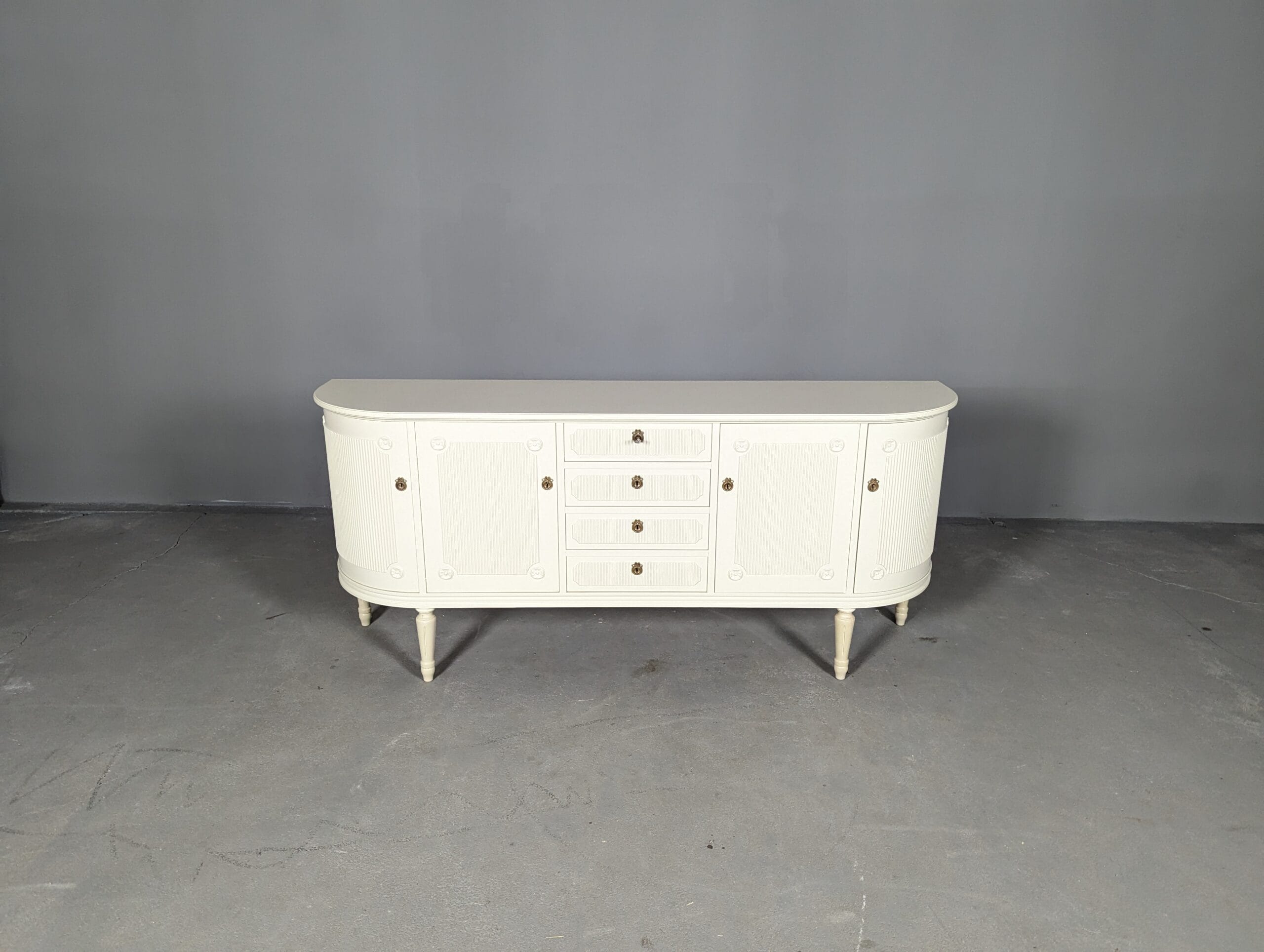 Gustavian stiliaus komoda